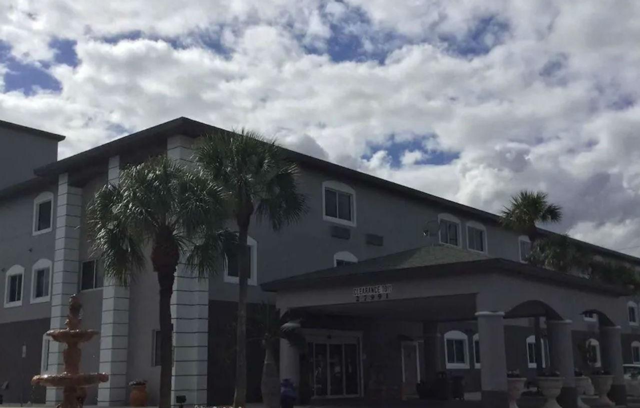 Hotel Days & By Wyndham North Naples Bonita Springs