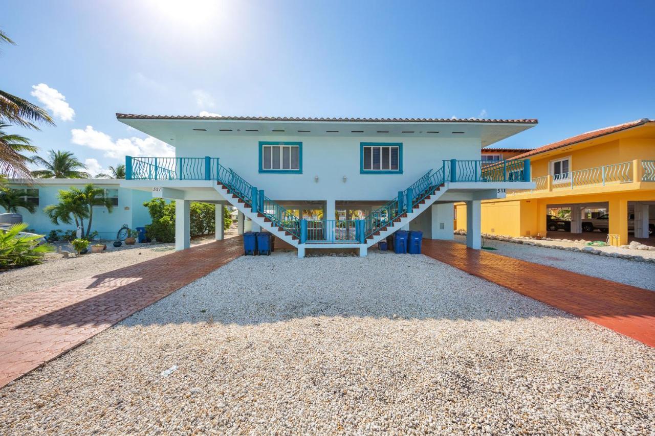 Breezy Palms & Tropical Charm Holiday home *
