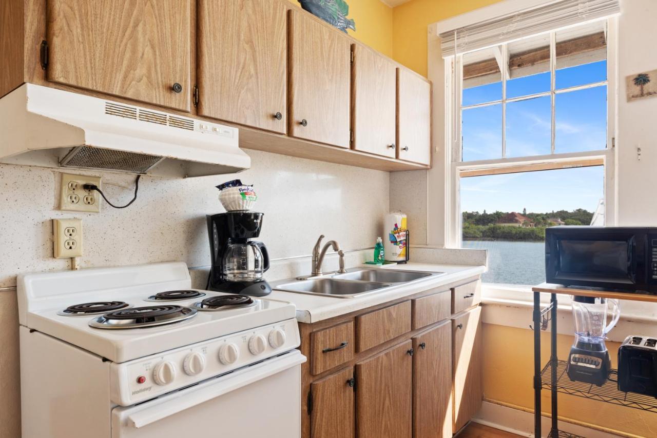 Sun N Fun Beachfront Vacation Apartment