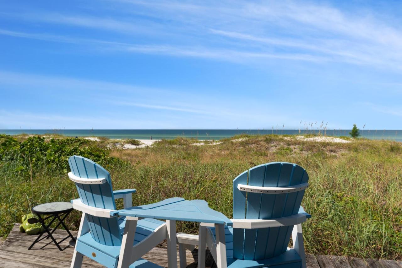 Sun N Fun Beachfront Vacation *