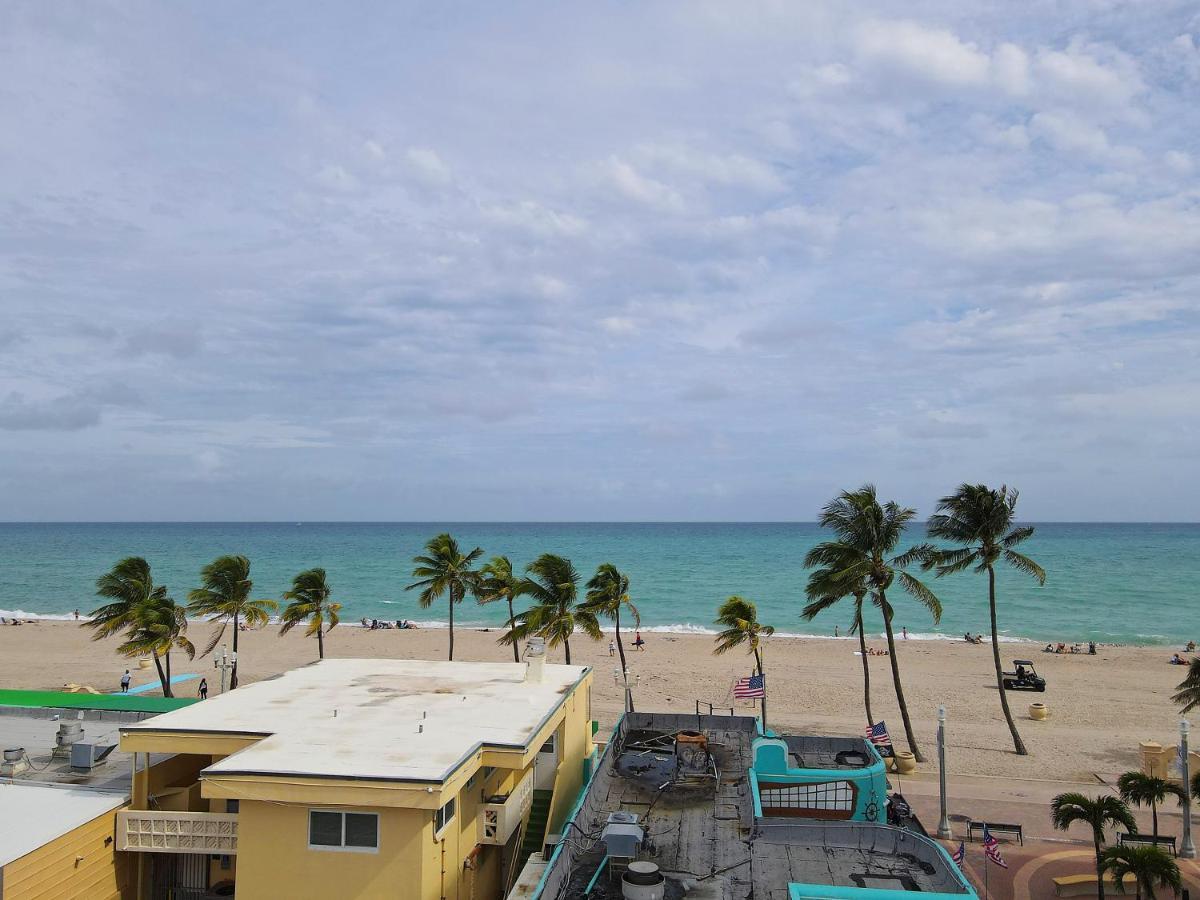Tropic Isle & * Hollywood