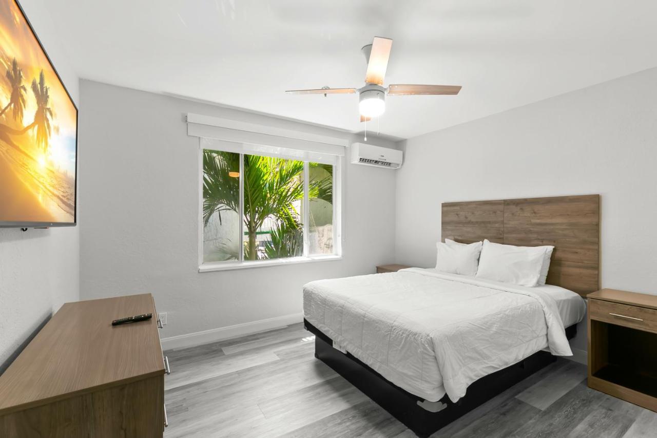 Grand Shores West Hotel