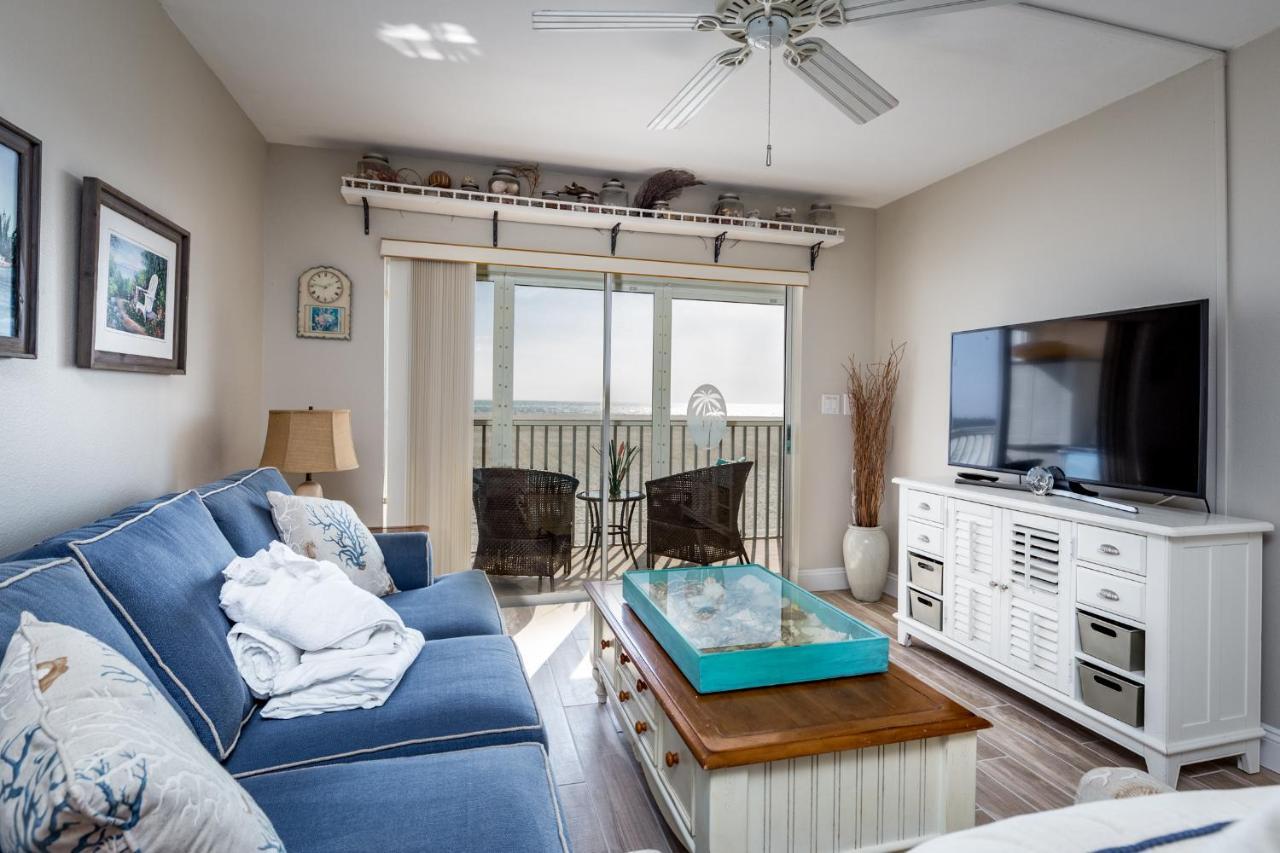 Apartment Castle 105, Gulf Front, 2 Bedrooms, , Elevator, Sleeps 6, Heated Pool