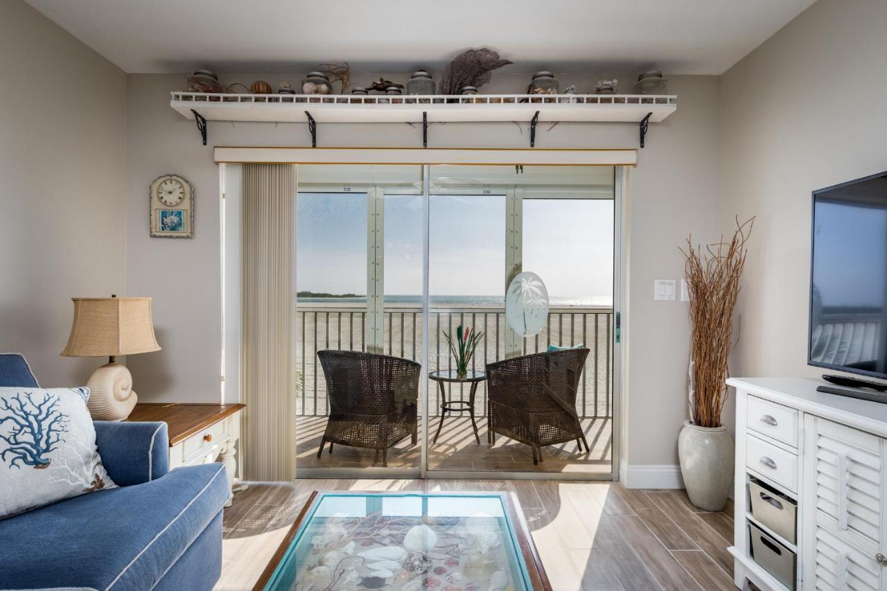 Castle 105, Gulf Front, 2 Bedrooms, , Elevator, Sleeps 6, Heated Pool Apartment Fort Myers Beach