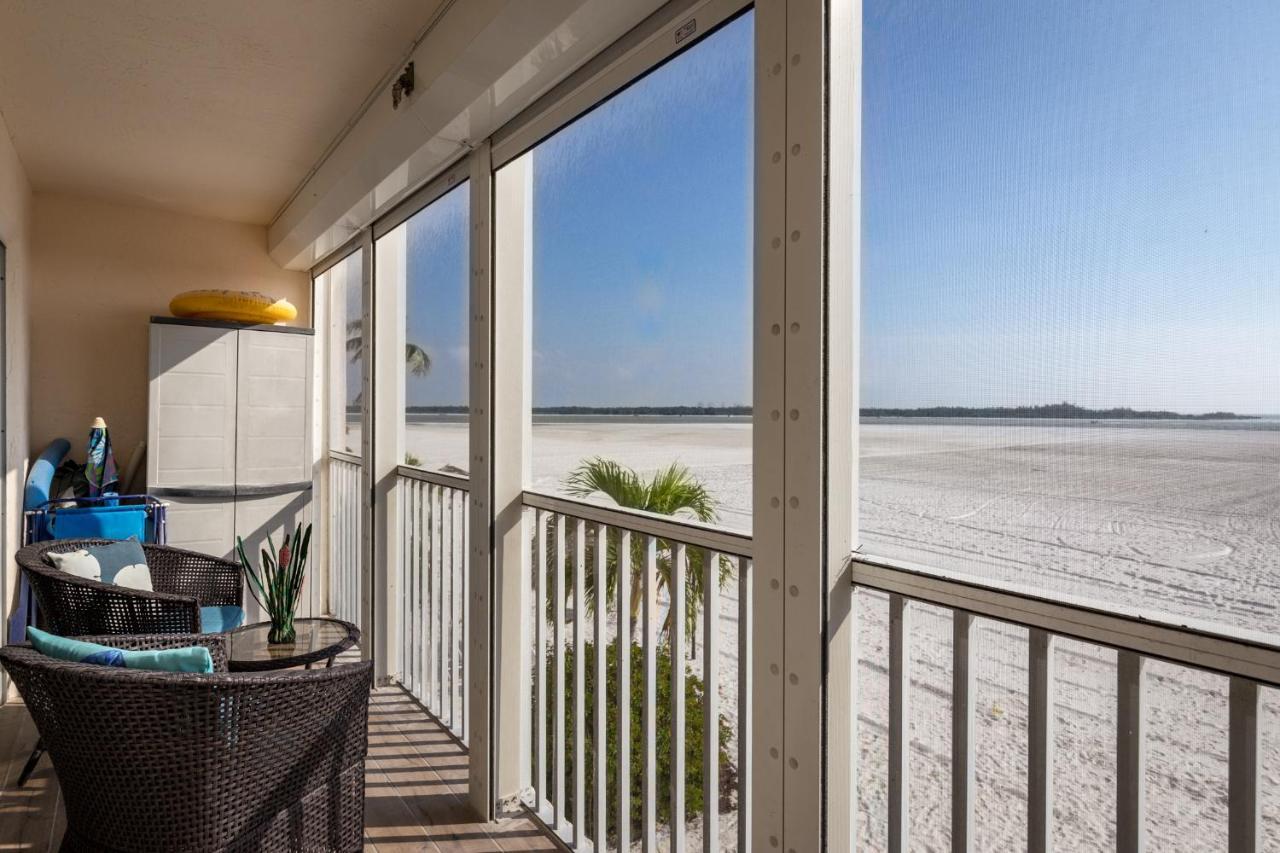 Apartment Castle 105, Gulf Front, 2 Bedrooms, , Elevator, Sleeps 6, Heated Pool Fort Myers Beach