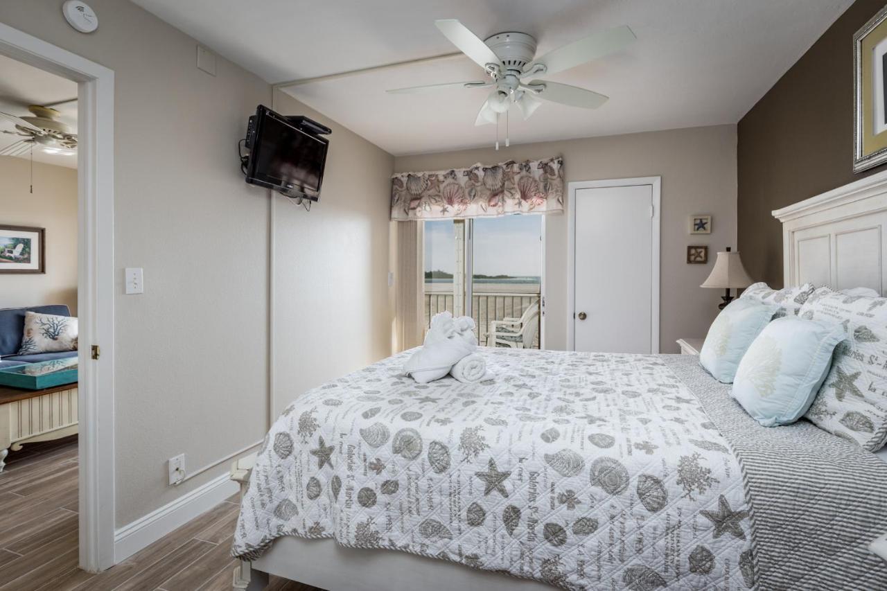 Apartment Castle 105, Gulf Front, 2 Bedrooms, , Elevator, Sleeps 6, Heated Pool *