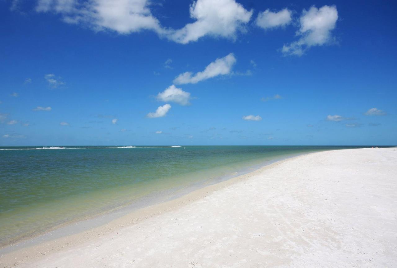 Apartment Castle 105, Gulf Front, 2 Bedrooms, , Elevator, Sleeps 6, Heated Pool Fort Myers Beach