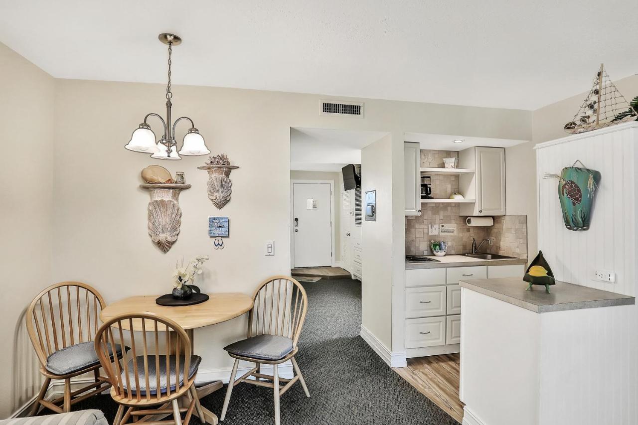 Apartment Tucked Away In The Indialantic