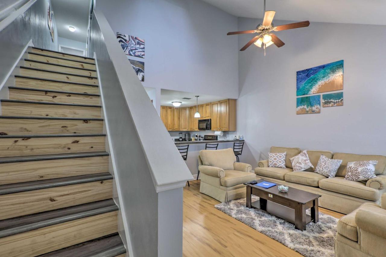 Tidy Townhome About 7 Mi To Downtown! *