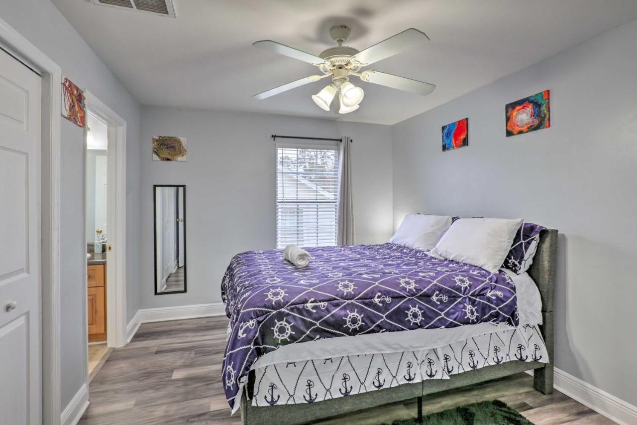 Holiday home Tidy Townhome About 7 Mi To Downtown!
