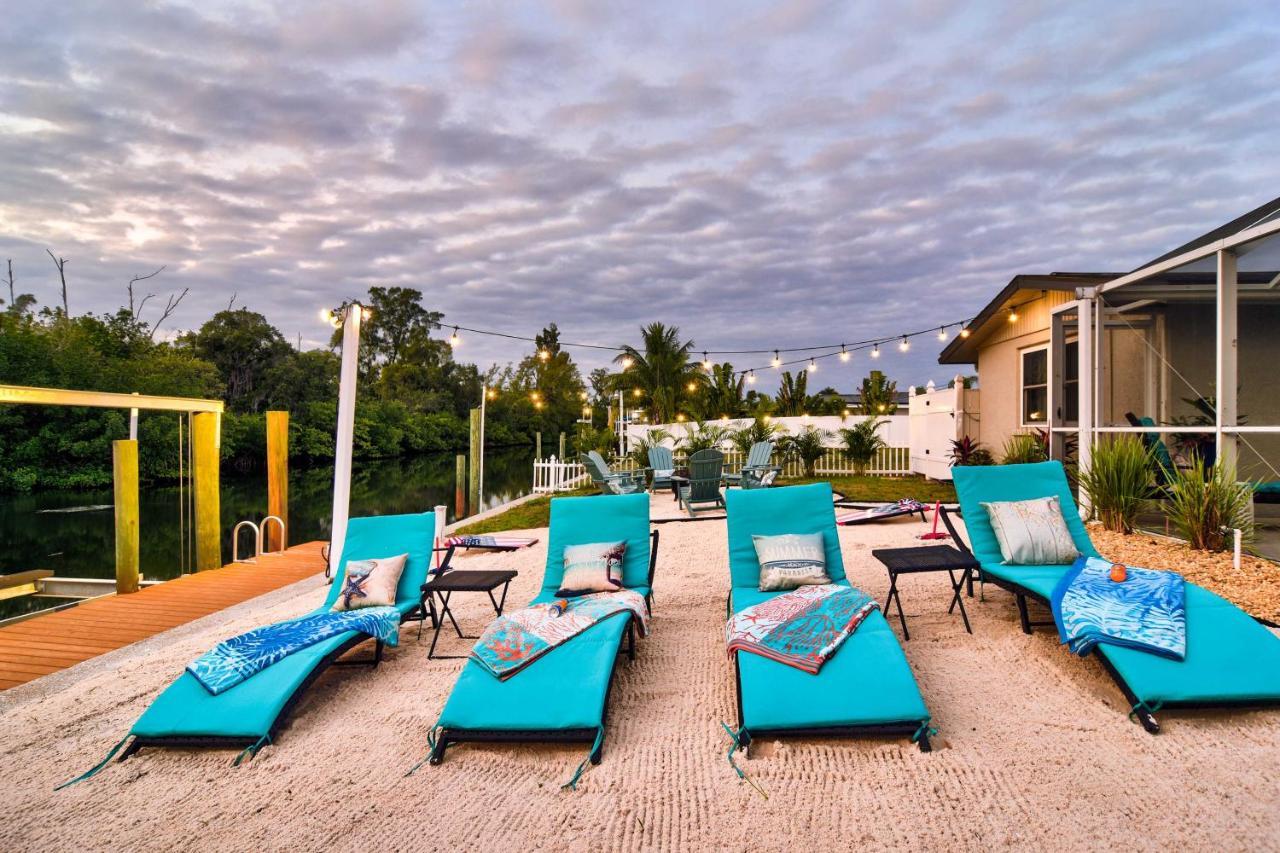 Waterfront Heated Pool And Fire Pit Holiday home