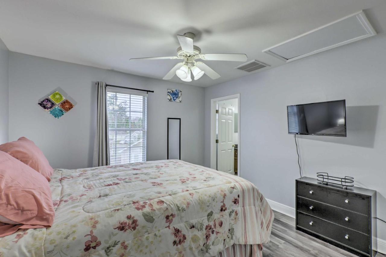 Tidy Townhome About 7 Mi To Downtown! Holiday home