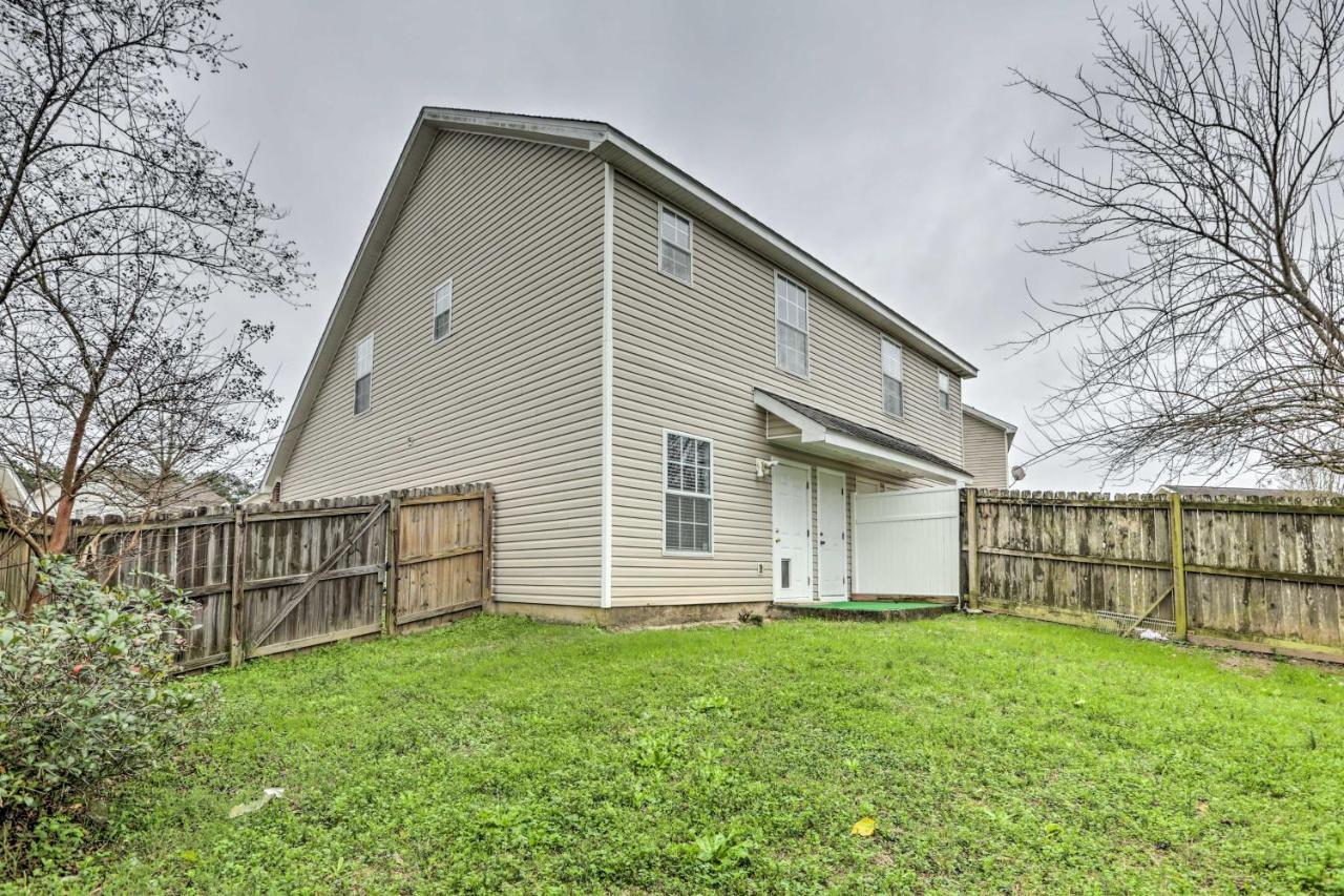 Tidy Townhome About 7 Mi To Downtown! Holiday home *