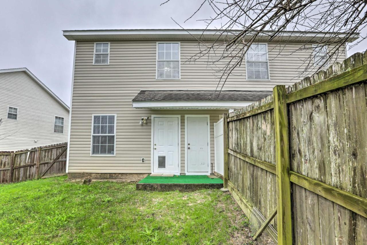Tidy Townhome About 7 Mi To Downtown!