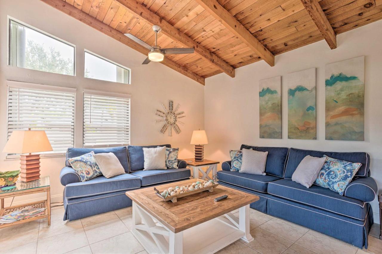 Jensen With Pool Access Less Than 1 Mi To Beach! Holiday home Jensen Beach