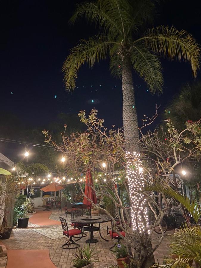 Sea Breeze Manor Bed & Breakfast 3*