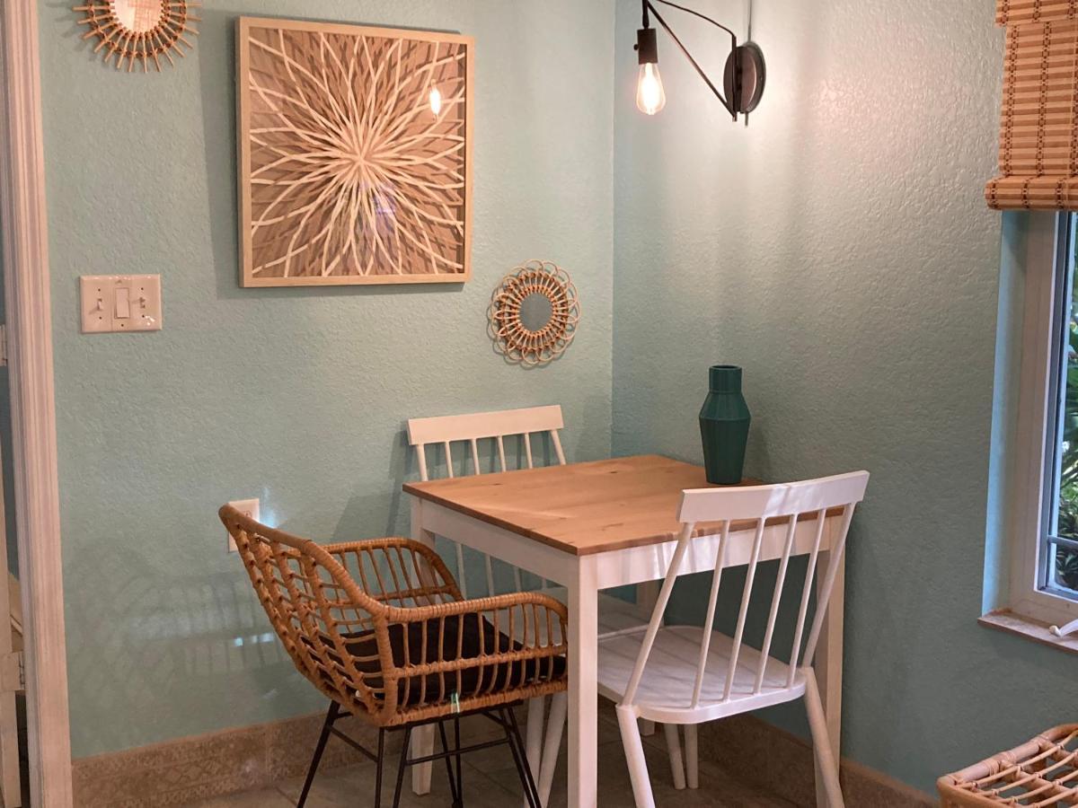 3gulls Ozona-boutique Hotel-steps From Restaurants & Brewery-swimspa Pool-pet Friendly *