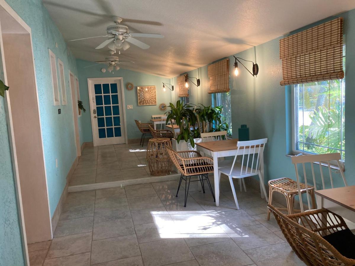 Hotel 3gulls Ozona-boutique Hotel-steps From Restaurants & Brewery-swimspa Pool-pet Friendly *