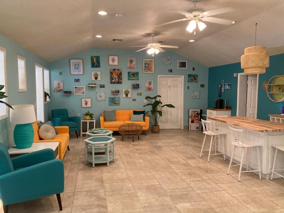 3gulls Ozona-boutique Hotel-steps From Restaurants & Brewery-swimspa Pool-pet Friendly