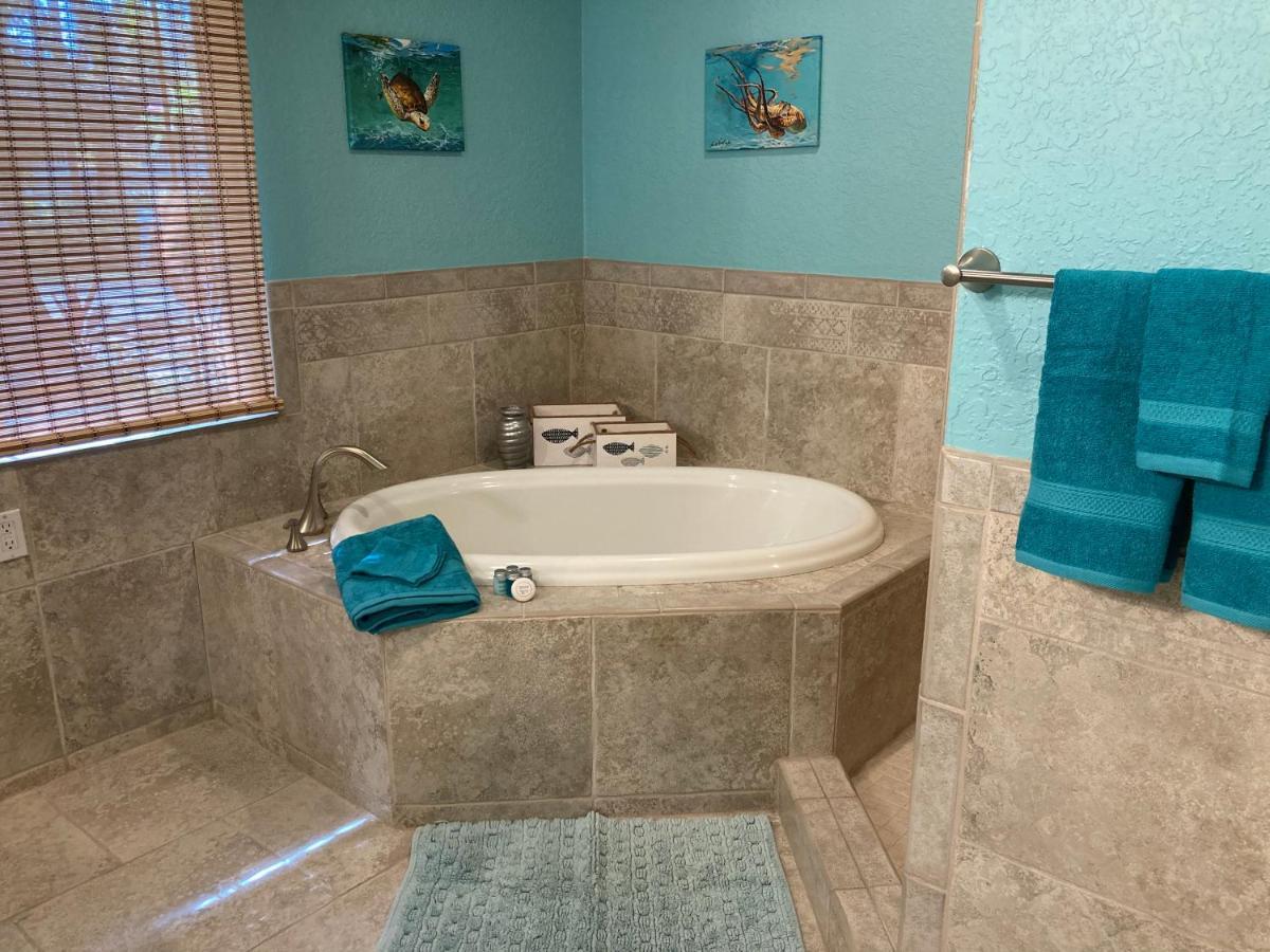 3gulls Ozona-boutique Hotel-steps From Restaurants & Brewery-swimspa Pool-pet Friendly *
