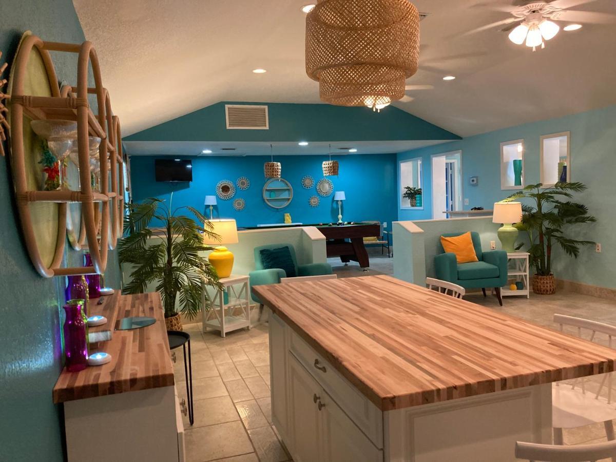 Hotel 3gulls Ozona-boutique Hotel-steps From Restaurants & Brewery-swimspa Pool-pet Friendly *