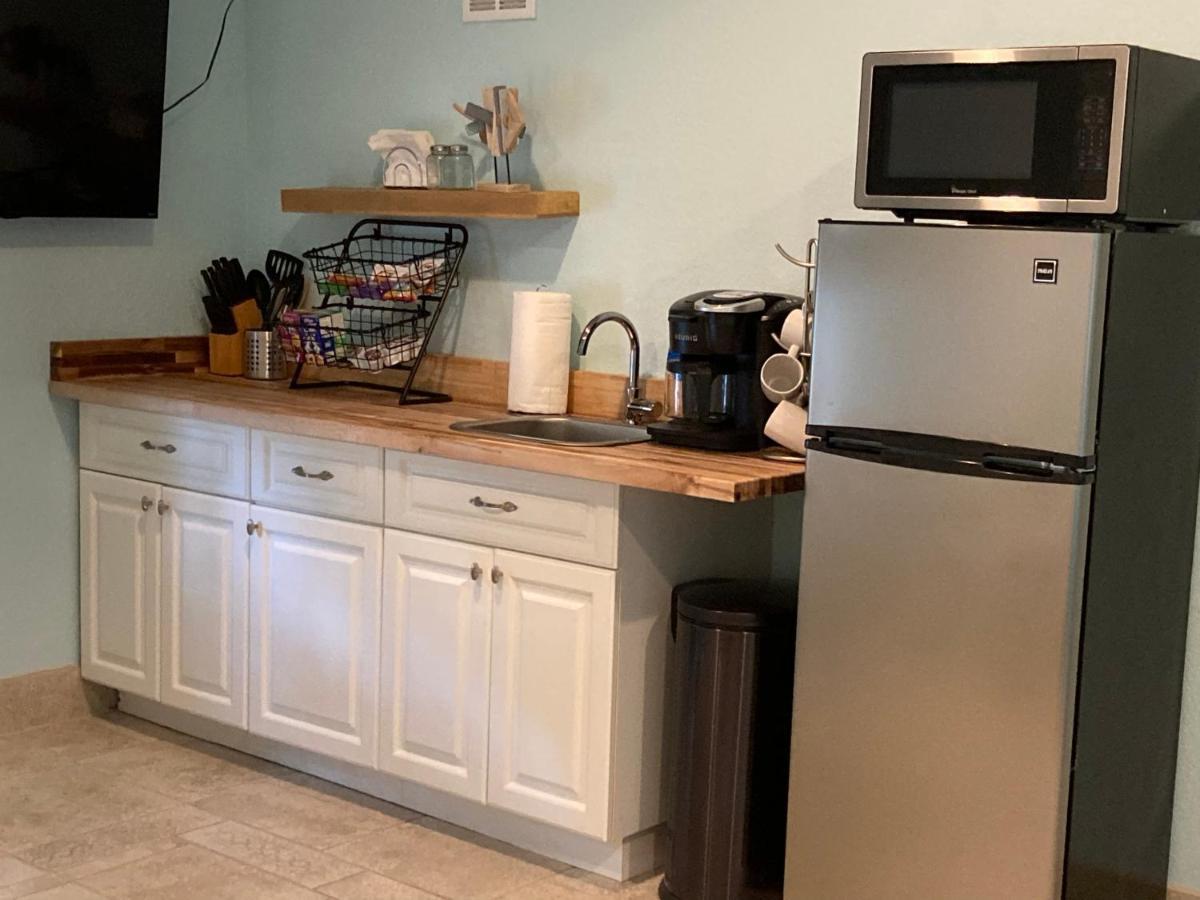 3gulls Ozona-boutique Hotel-steps From Restaurants & Brewery-swimspa Pool-pet Friendly