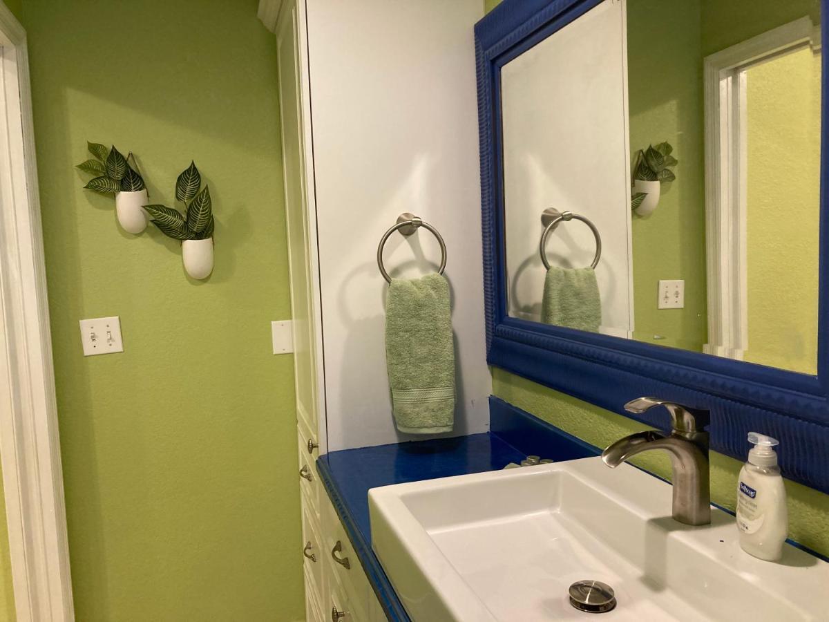 3gulls Ozona-boutique Hotel-steps From Restaurants & Brewery-swimspa Pool-pet Friendly