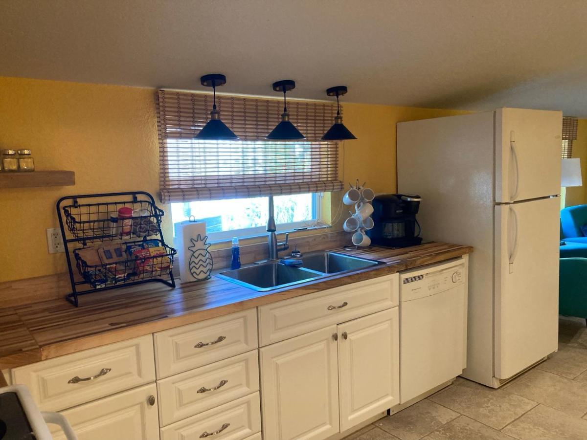Hotel 3gulls Ozona-boutique Hotel-steps From Restaurants & Brewery-swimspa Pool-pet Friendly *