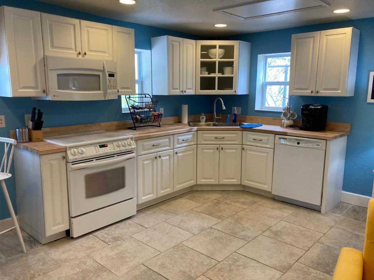 Hotel 3gulls Ozona-boutique Hotel-steps From Restaurants & Brewery-swimspa Pool-pet Friendly Palm Harbor
