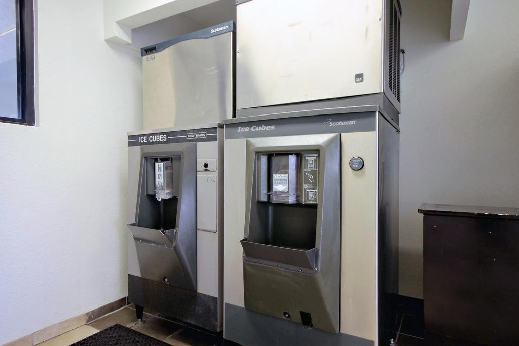 Hotel Travelodge By Wyndham Pompano 2*