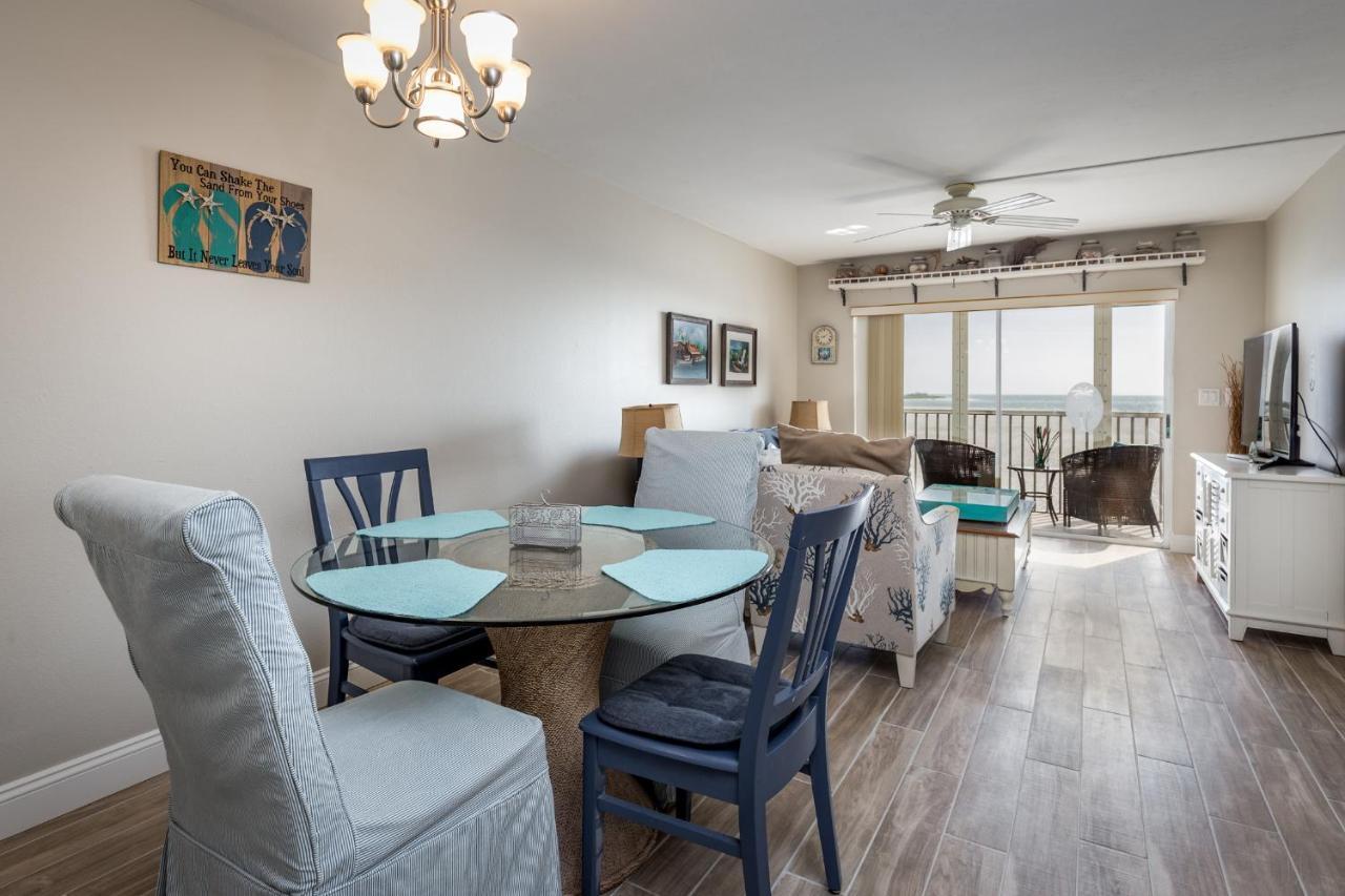 Castle 105, Gulf Front, 2 Bedrooms, , Elevator, Sleeps 6, Heated Pool Apartment Fort Myers Beach