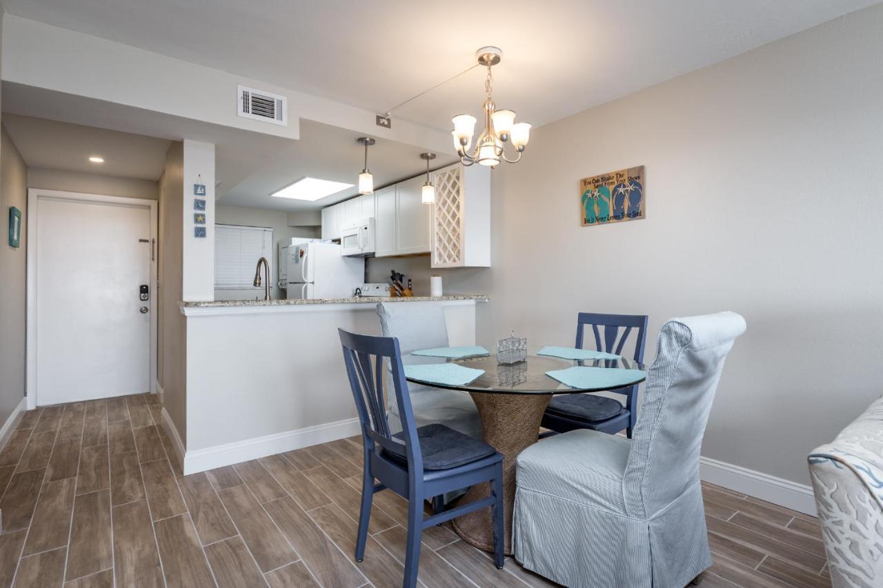 Castle 105, Gulf Front, 2 Bedrooms, , Elevator, Sleeps 6, Heated Pool Apartment *