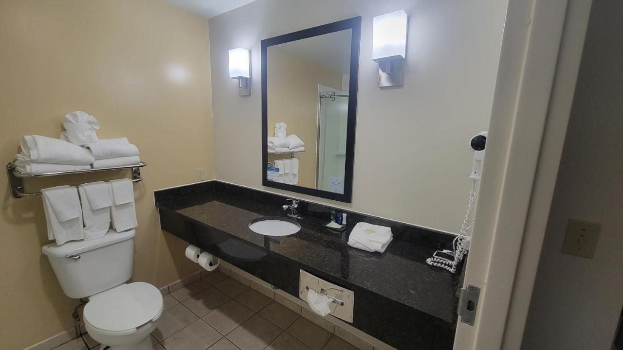 Garner Panama Northeast By Ihg Hotel