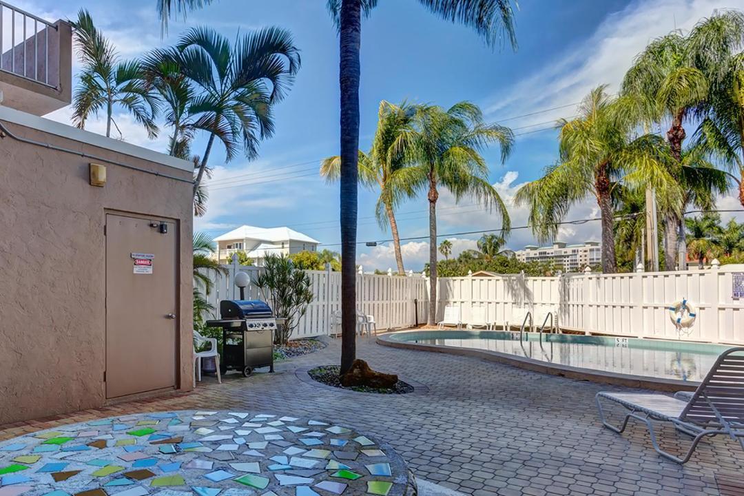 Apartment Castle 105, Gulf Front, 2 Bedrooms, , Elevator, Sleeps 6, Heated Pool *