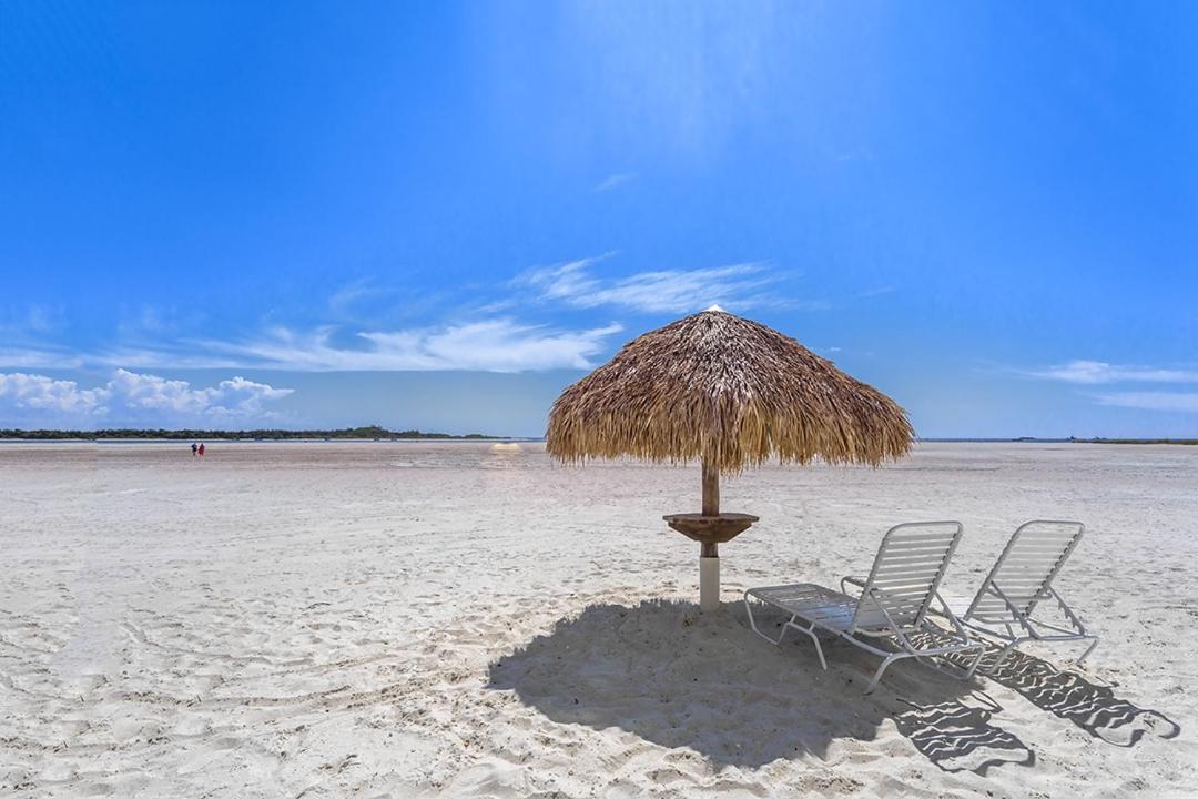Castle 105, Gulf Front, 2 Bedrooms, , Elevator, Sleeps 6, Heated Pool Apartment *
