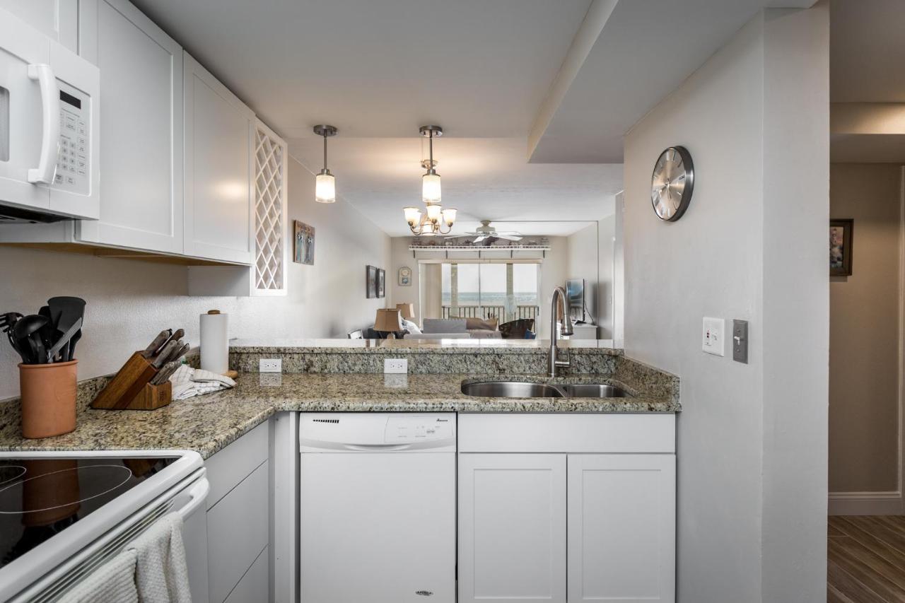 Castle 105, Gulf Front, 2 Bedrooms, , Elevator, Sleeps 6, Heated Pool Apartment