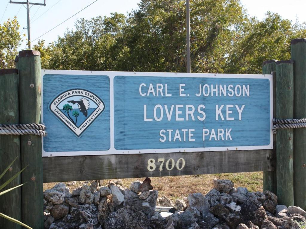 Castle 105, Gulf Front, 2 Bedrooms, , Elevator, Sleeps 6, Heated Pool Fort Myers Beach