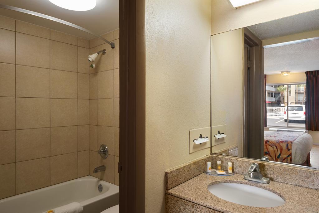 Motel Days Tampa North Of Busch Gardens 2*
