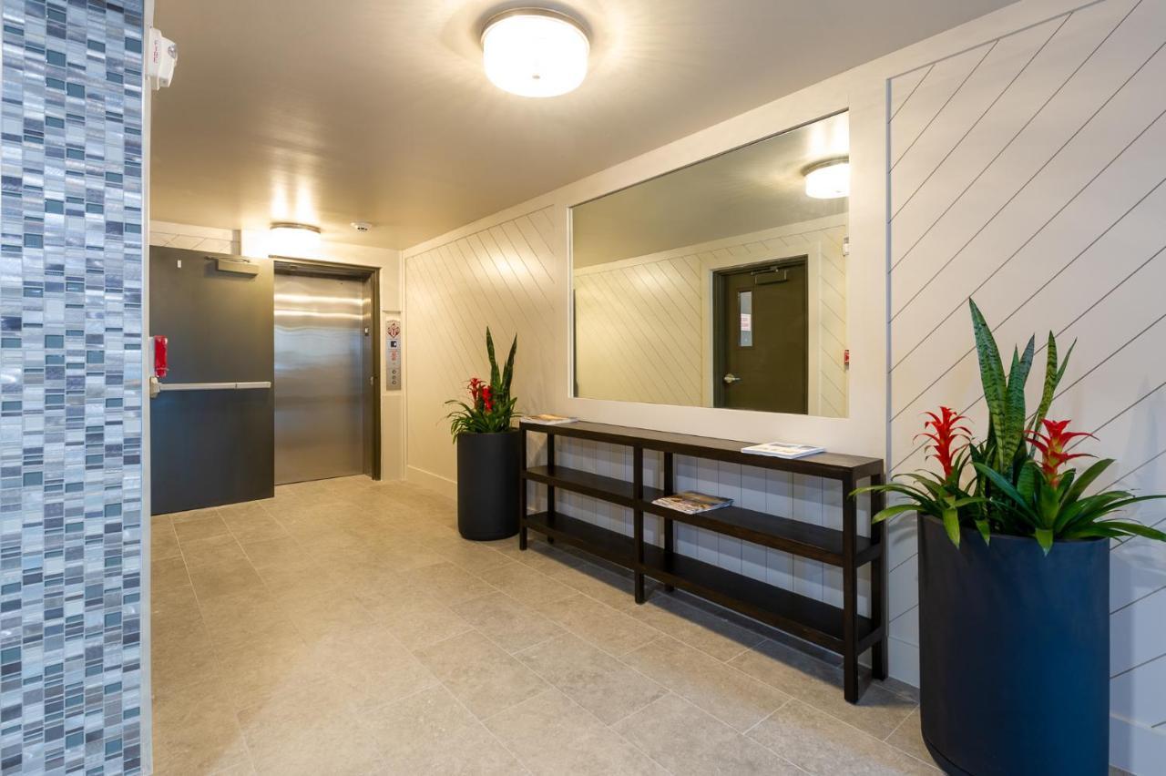 Wiggins Pass Aparthotel