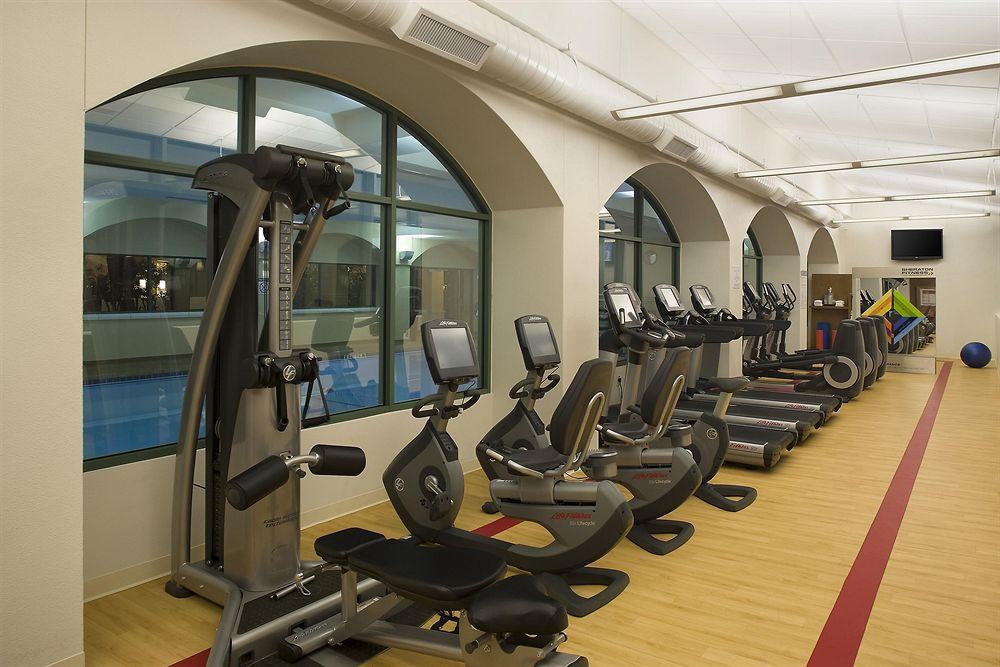 Four Points By Sheraton Airport Westshore 3*