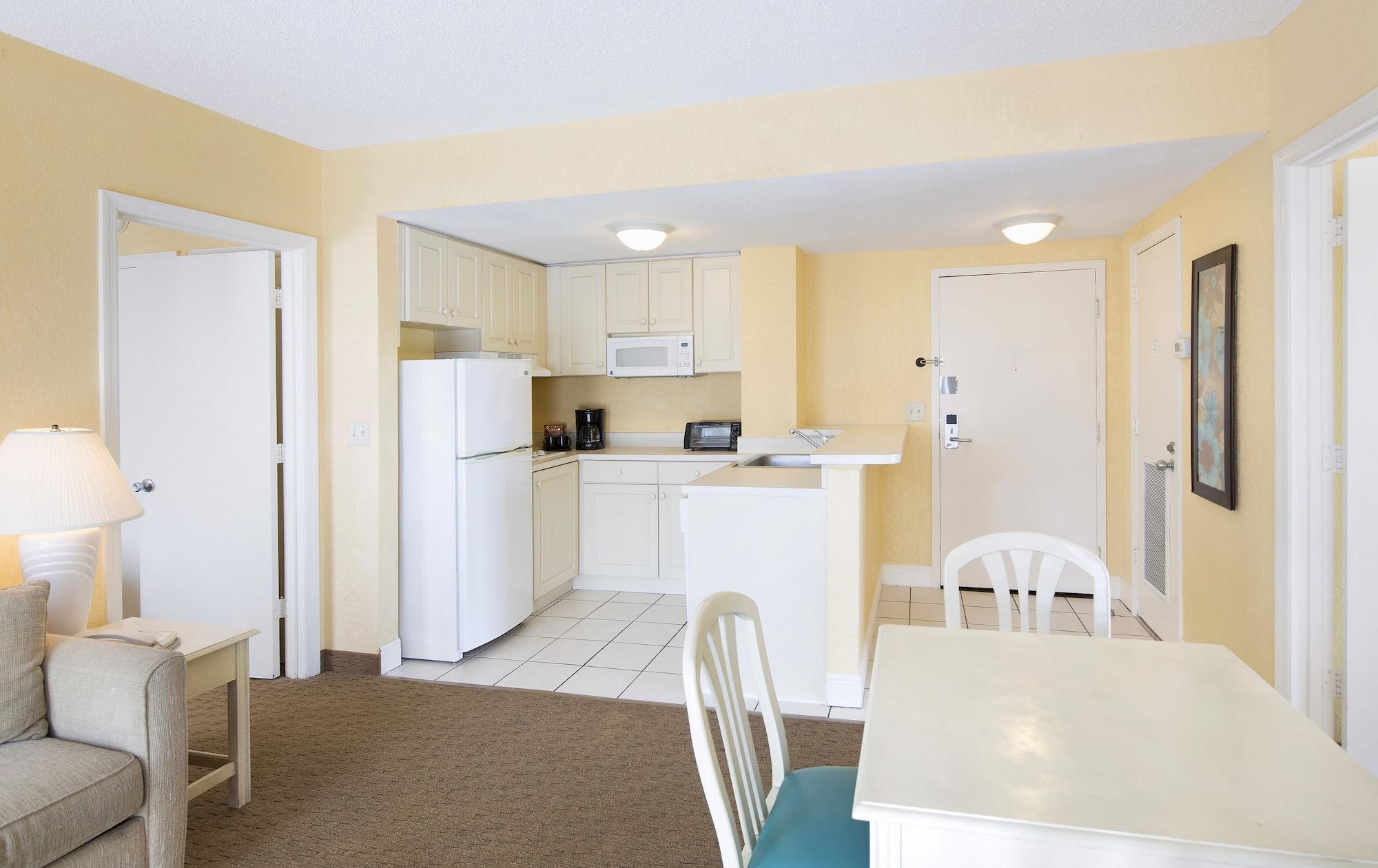 Enclave Suites, A Staysky & Near Universal 3*
