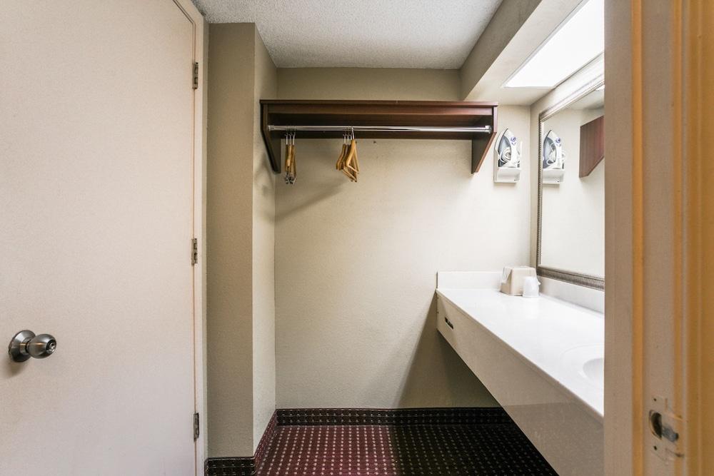 Baymont By Wyndham Hotel 2*