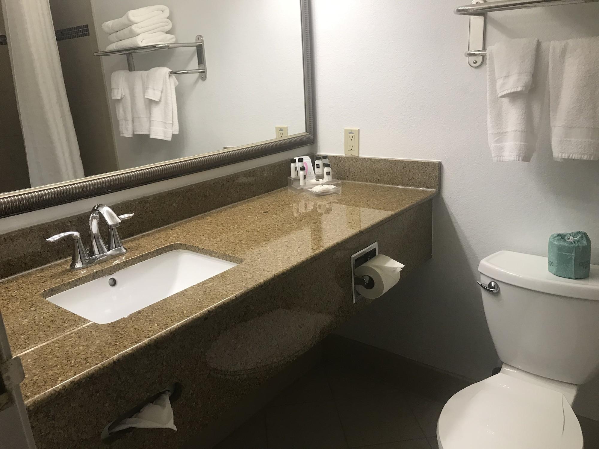 Country & By Radisson, Airport North, Fl Hotel 3*