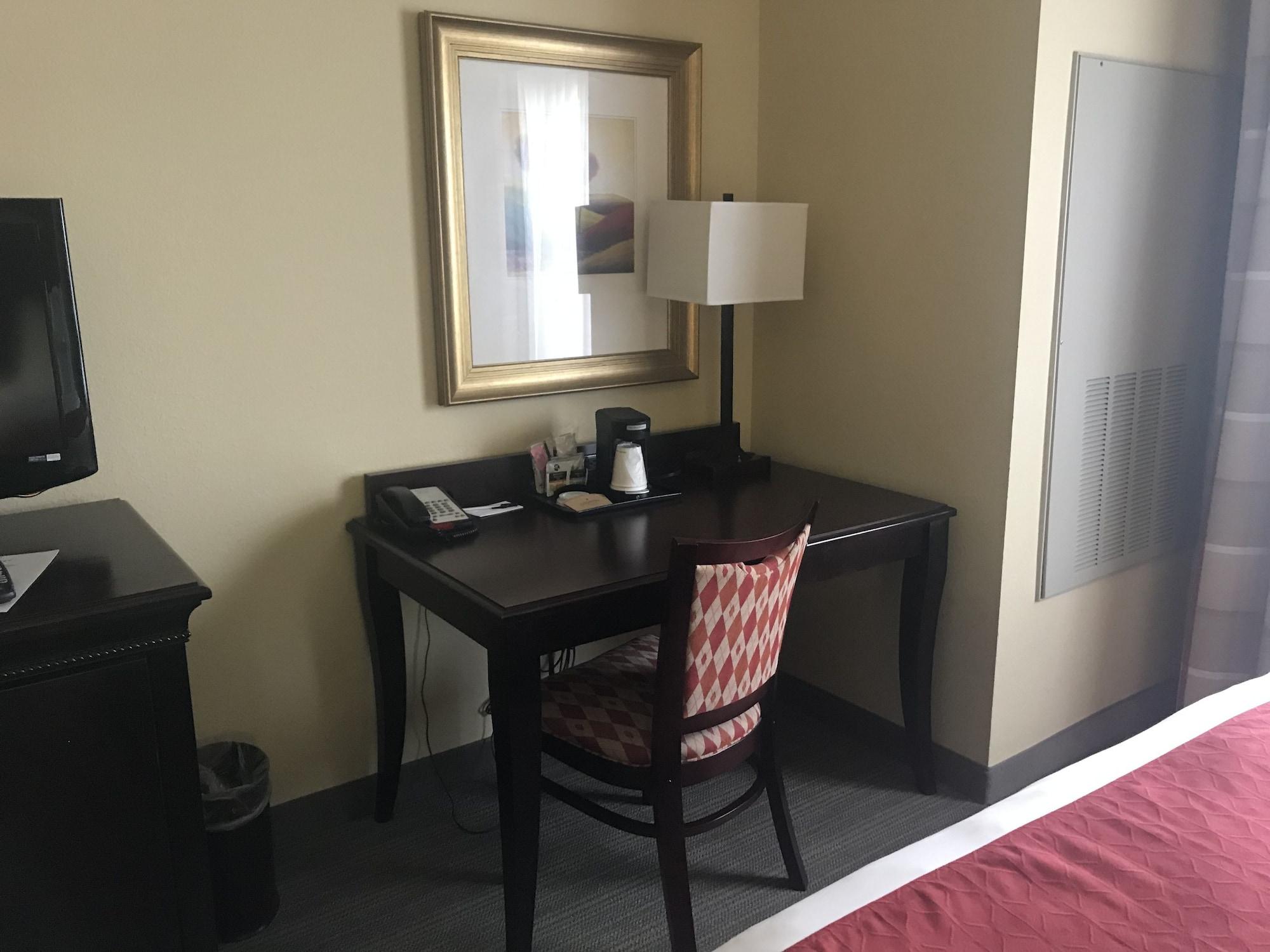 Hotel Country & By Radisson, Airport North, Fl 3*