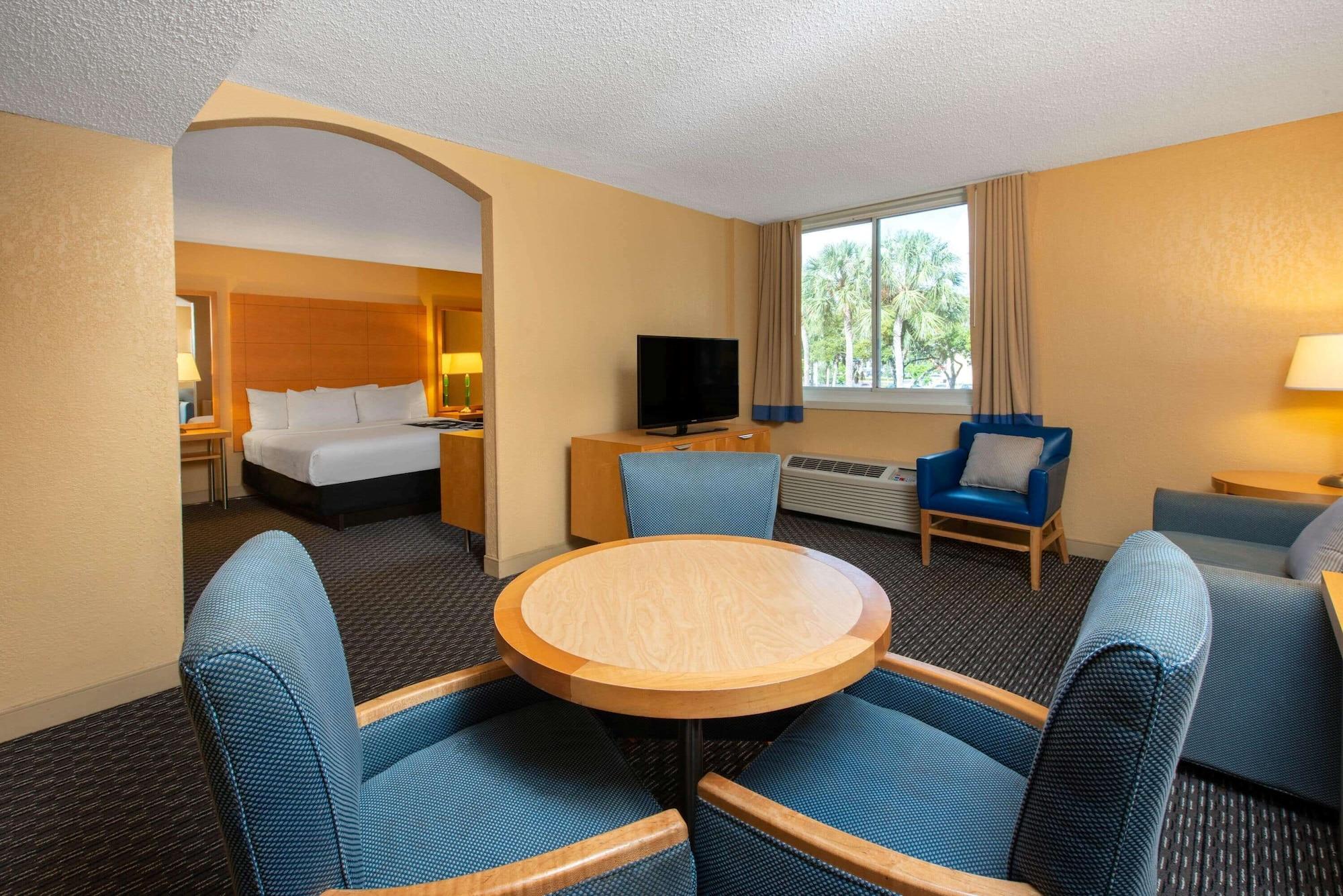 La Quinta I-95 Deerfield - Next To The Depot & Behind The Wawa Hotel