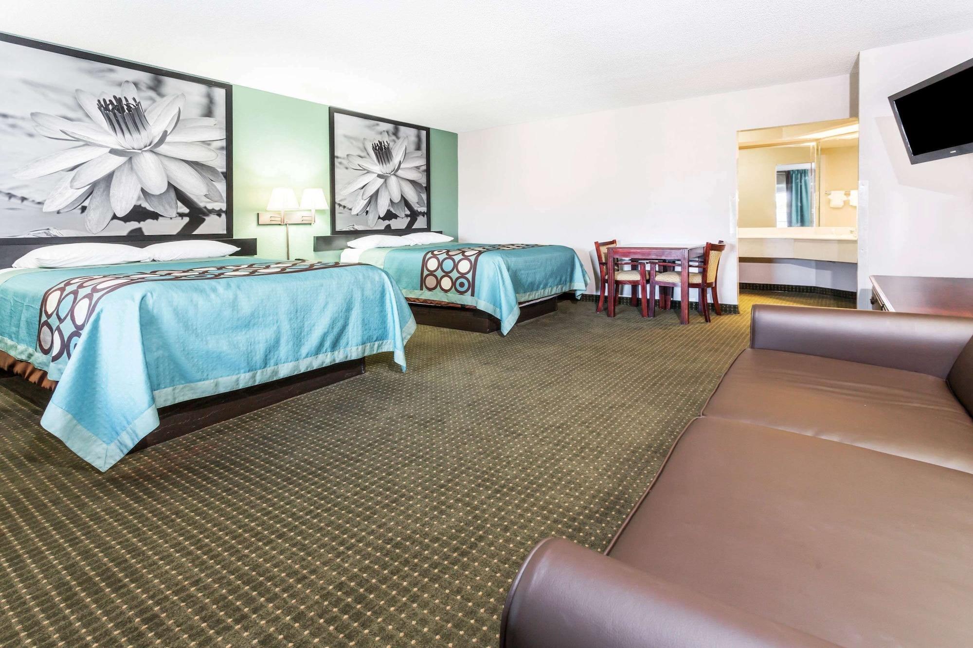 Super 8 By Wyndham Hotel 2*