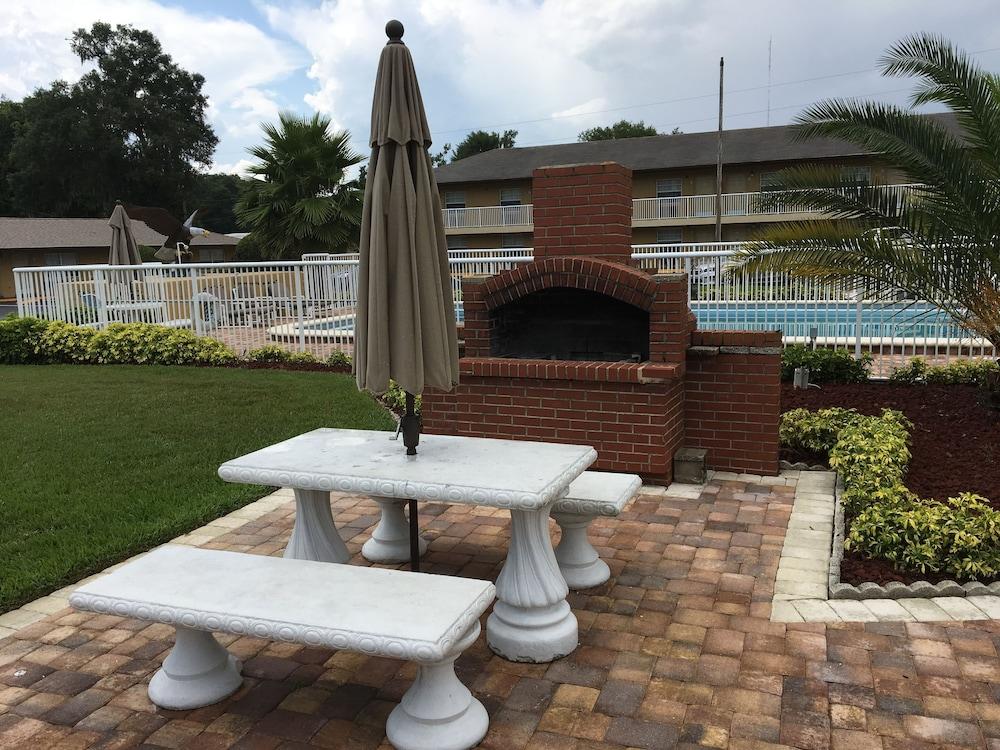 Motel Days By Wyndham Orange City/deland 2*