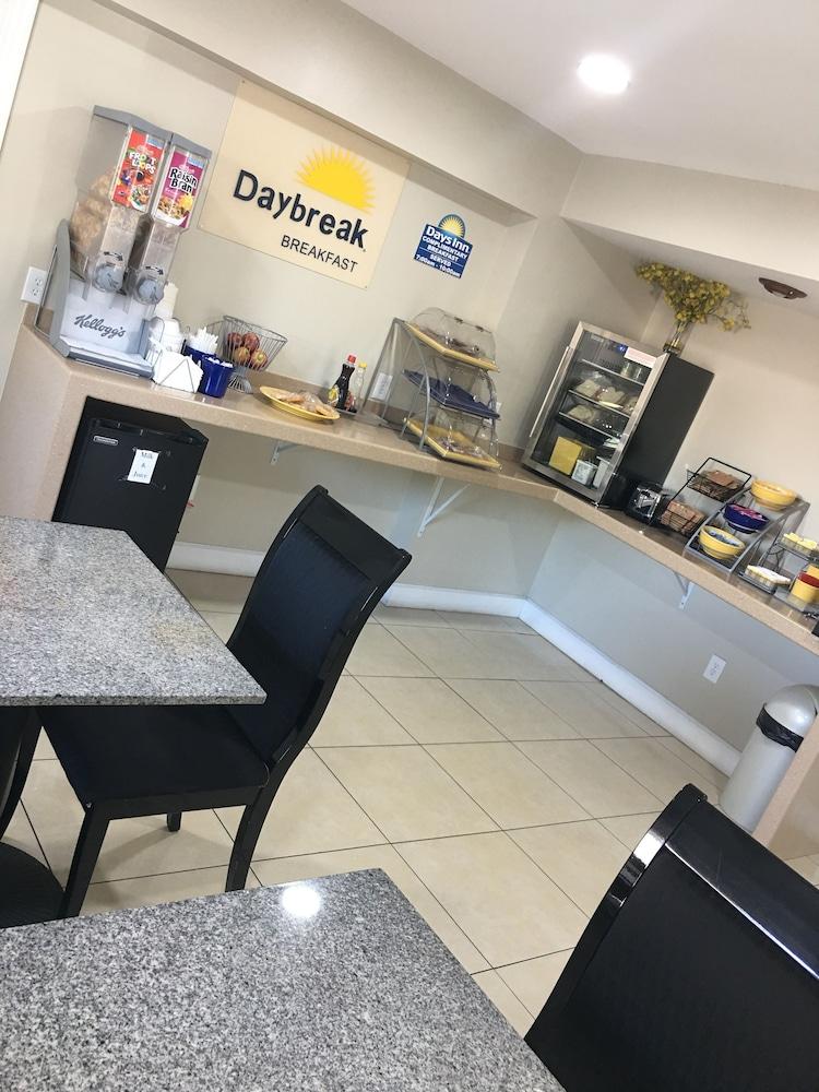 Motel Days By Wyndham Orange City/deland 2*