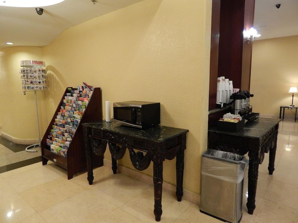 Hotel North Miami Gardens & (adults Only)