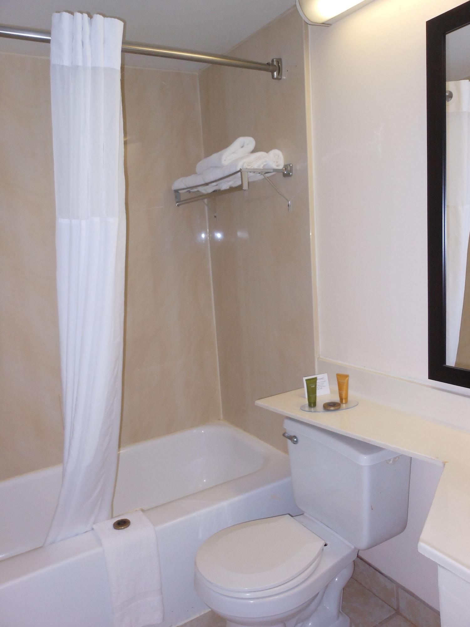 Ramada By Wyndham Orlando South Hotel 3*